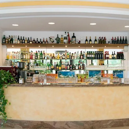 Happy Days Aparthotel
