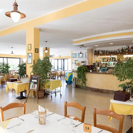 Happy Days Aparthotel 4*