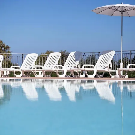 Happy Days Aparthotel 4*