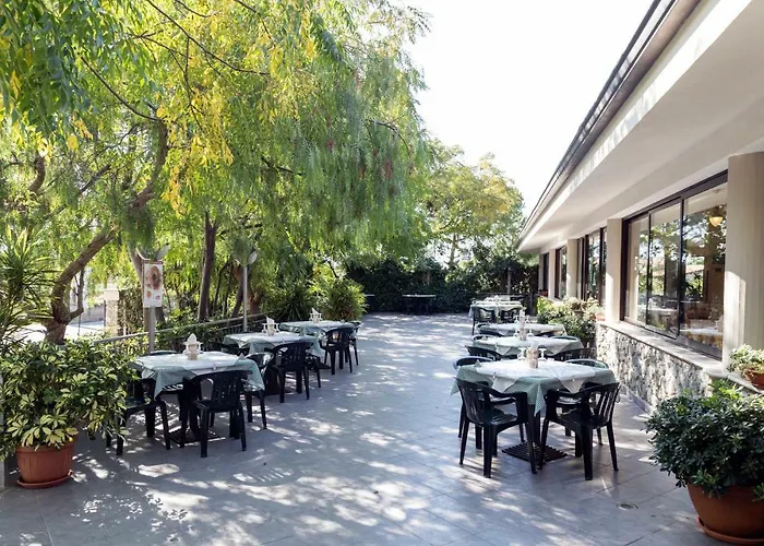 Happy Days Aparthotel 4*