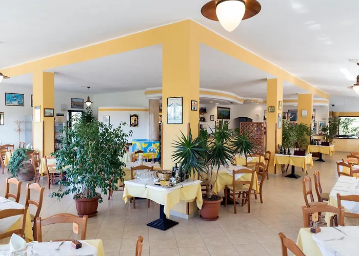 Aparthotel Happy Days 4*